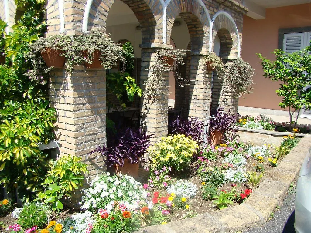 **** Pensión Hotel Il Romitello Italia